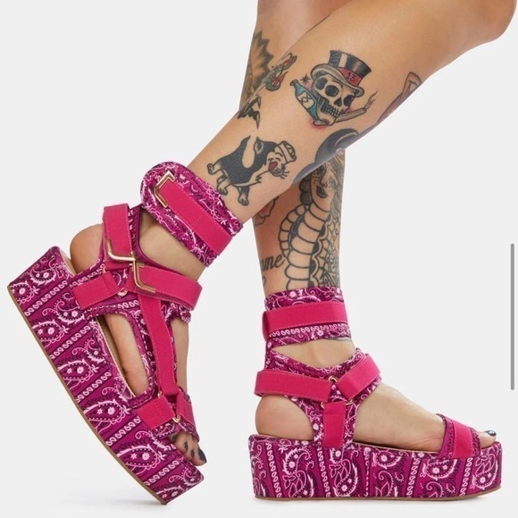 Fuchsia Paisley Platform Sandal Velcro Ankle Strap Open Toe women’s 6 Pazzle MIA - Picture 2 of 16